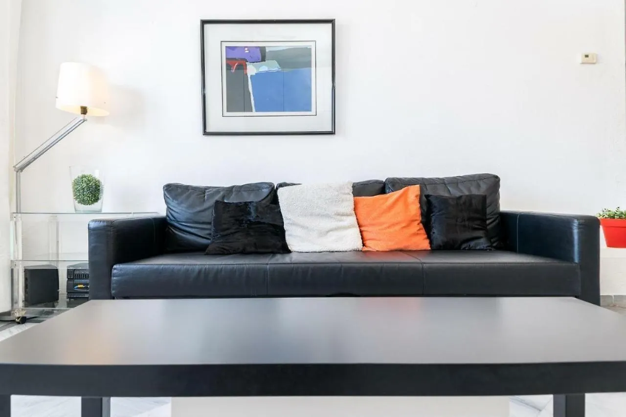 Lovely Suite With River Views And Parking Malaga